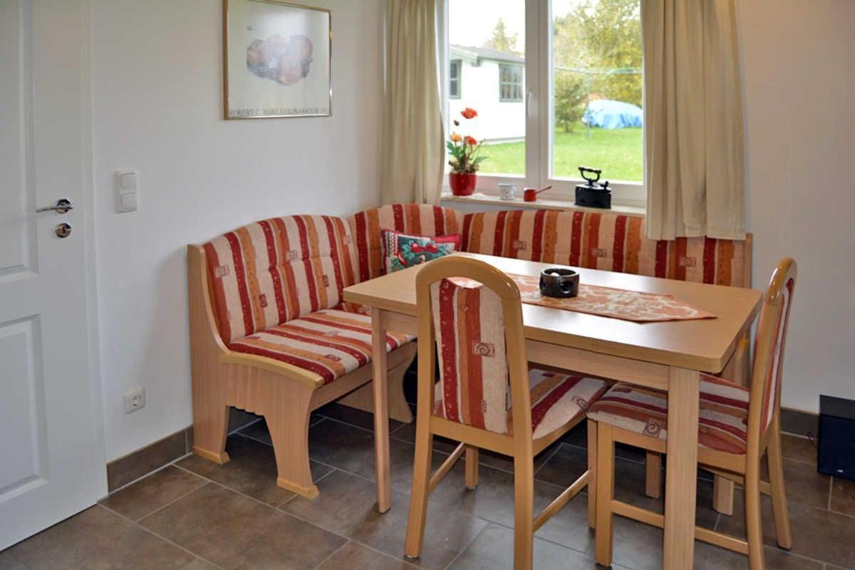 Reetdachhaus Im Fischerdorf Freest Esterno foto